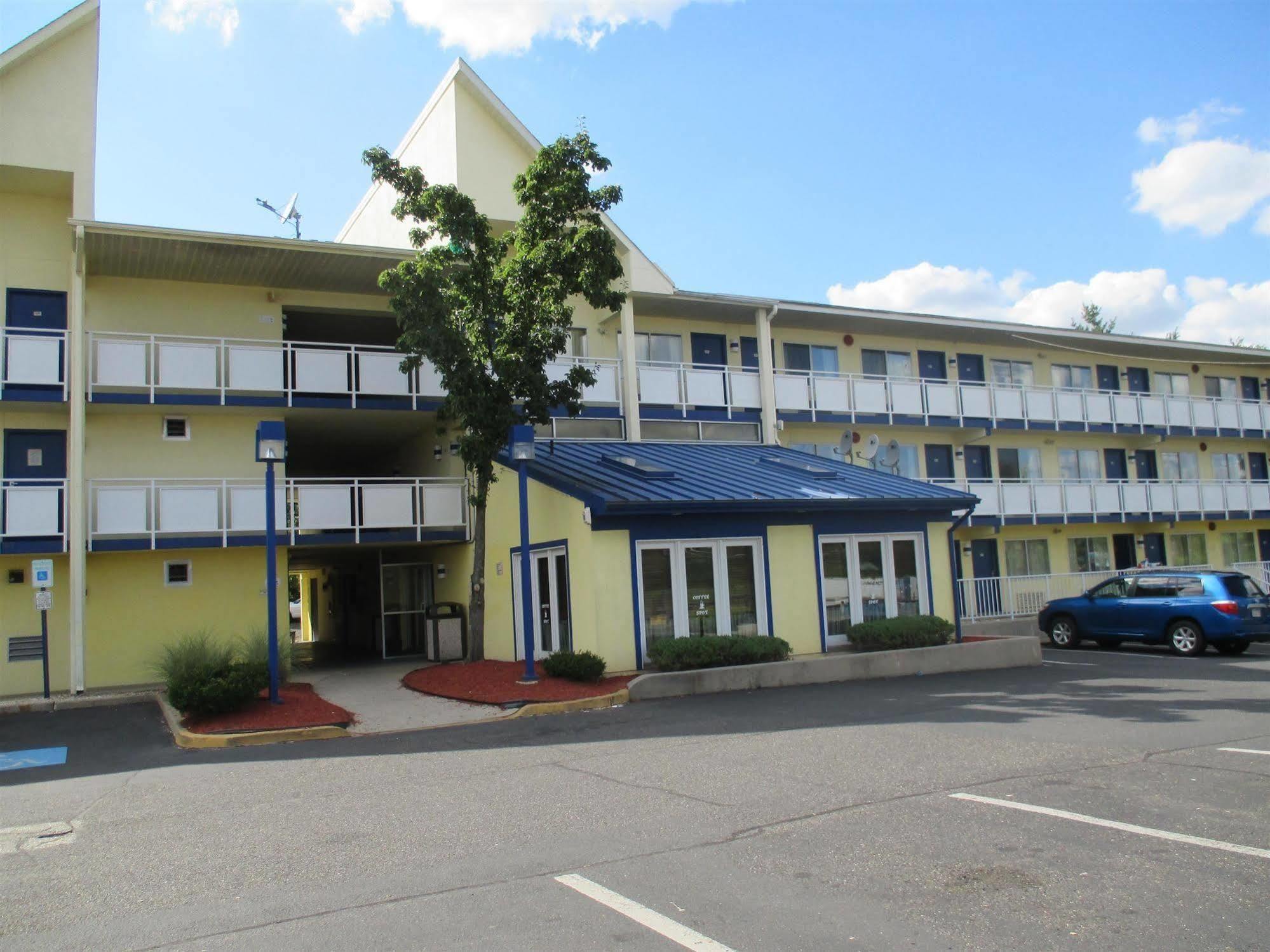 Rodeway Inn Brooklawn Exterior photo